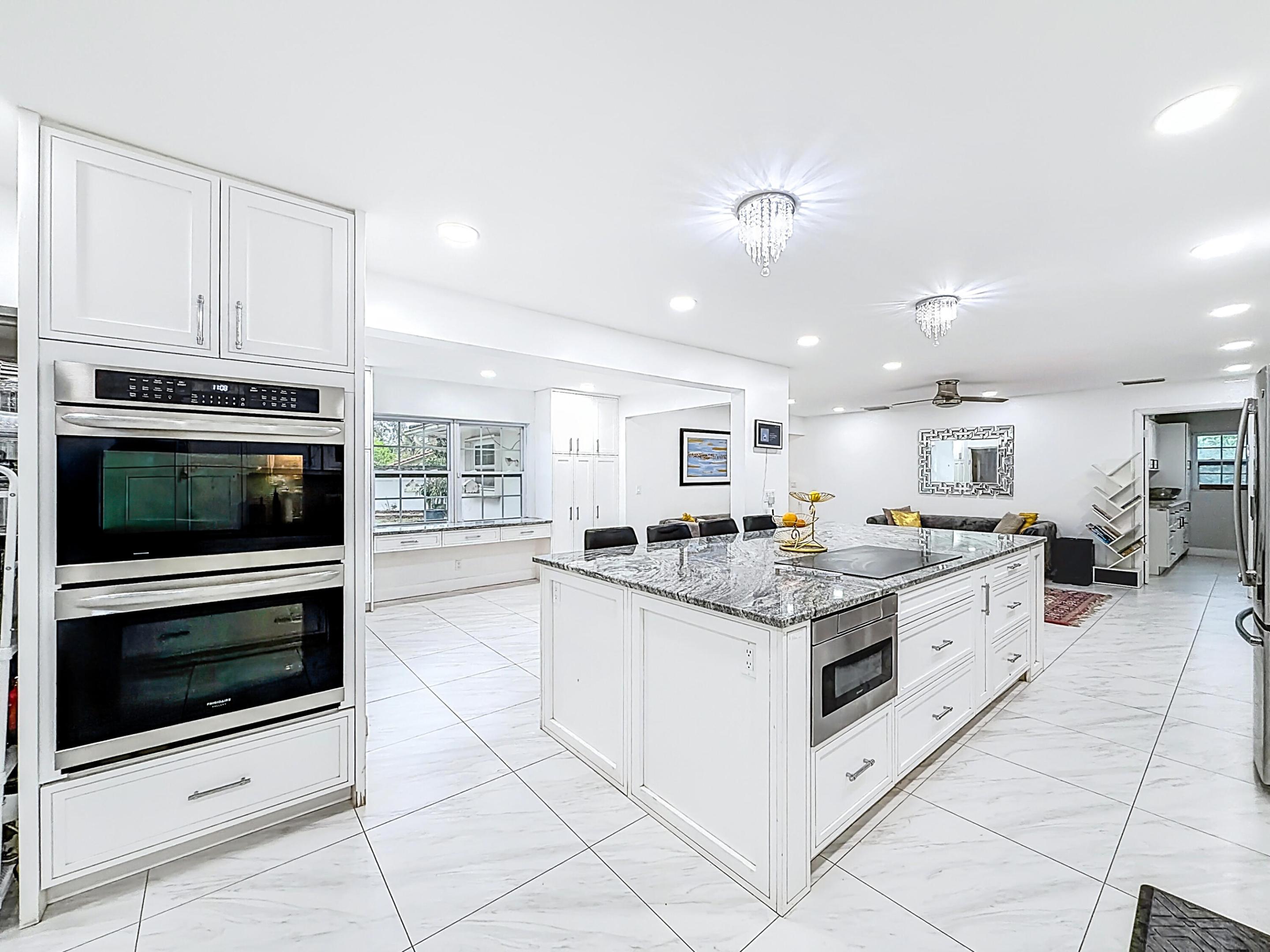 CORAL SPRINGS LAKES - Residential