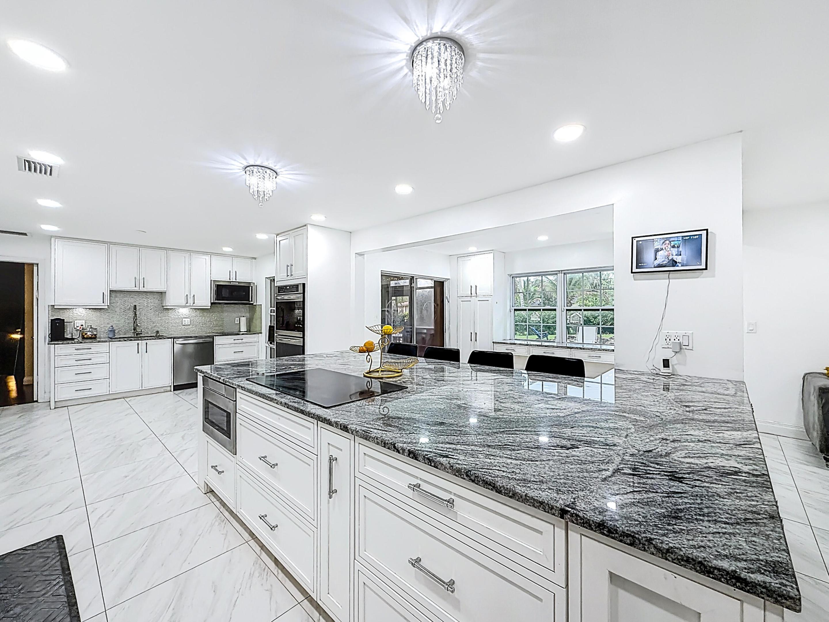 CORAL SPRINGS LAKES - Residential