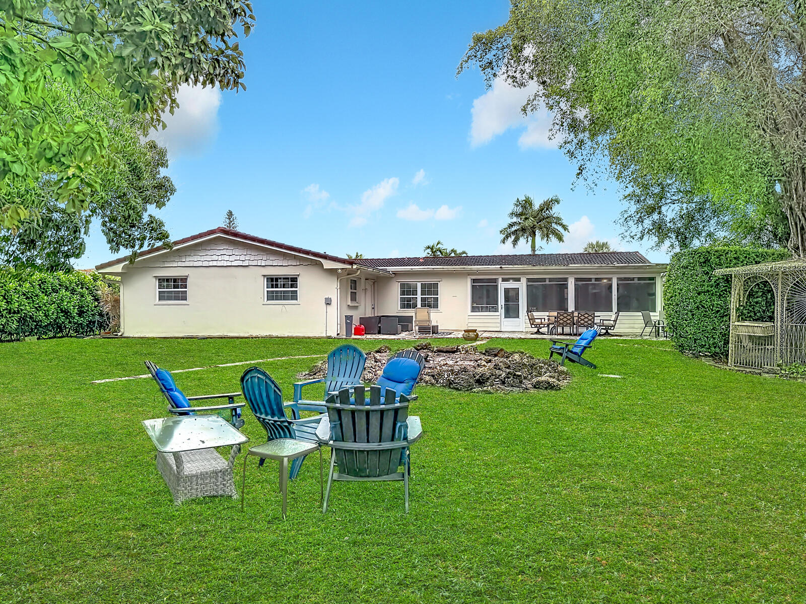 CORAL SPRINGS LAKES - Residential