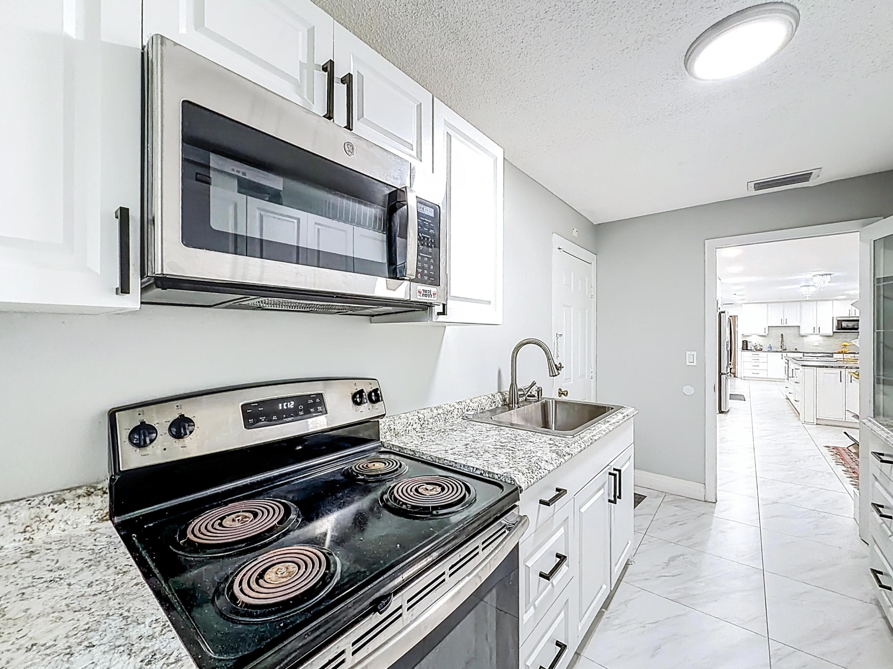 CORAL SPRINGS LAKES - Residential