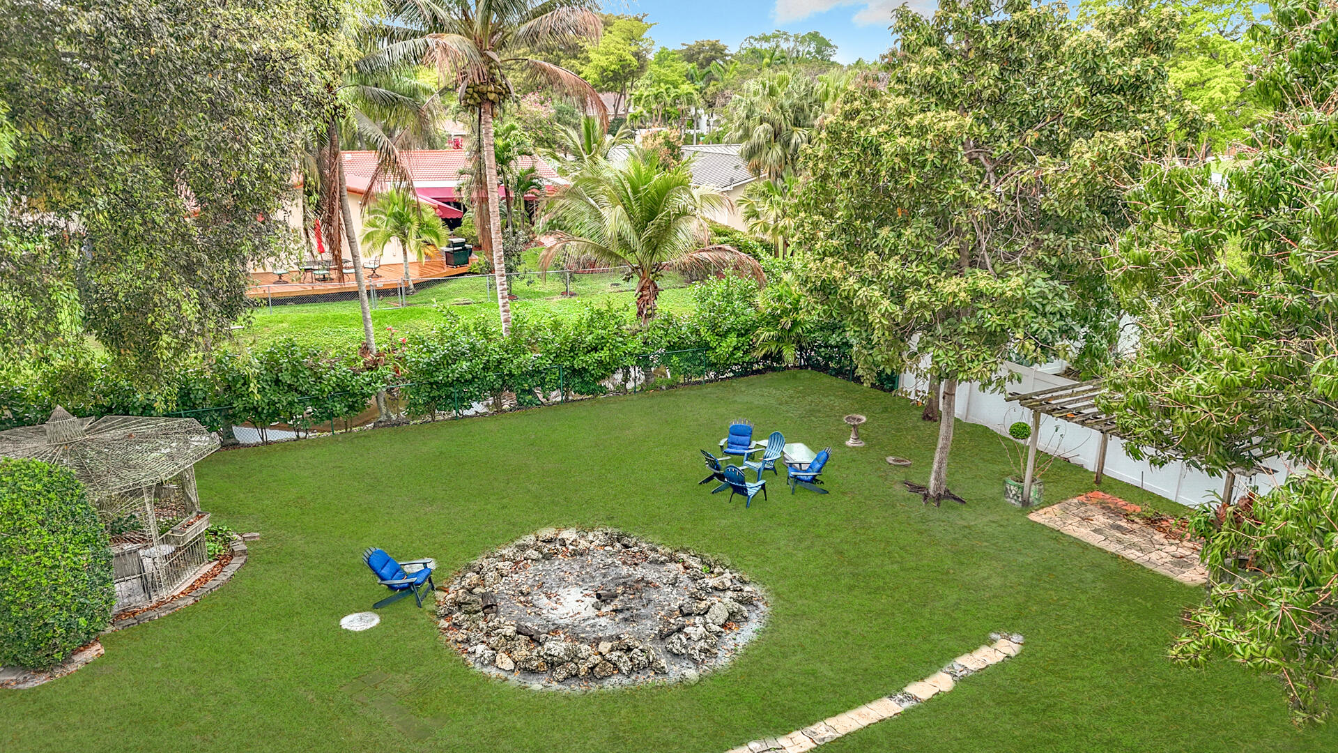 CORAL SPRINGS LAKES - Residential