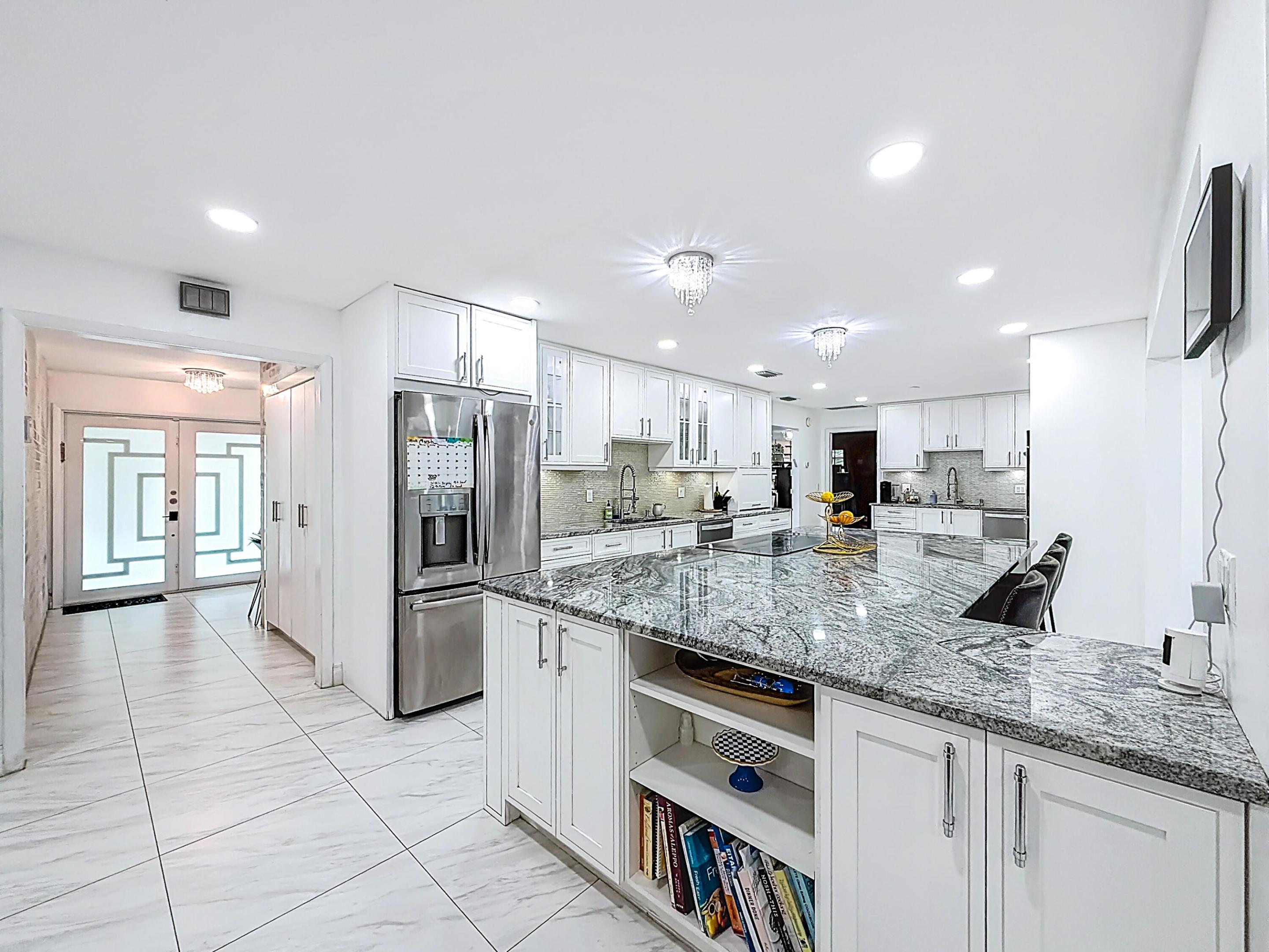 CORAL SPRINGS LAKES - Residential