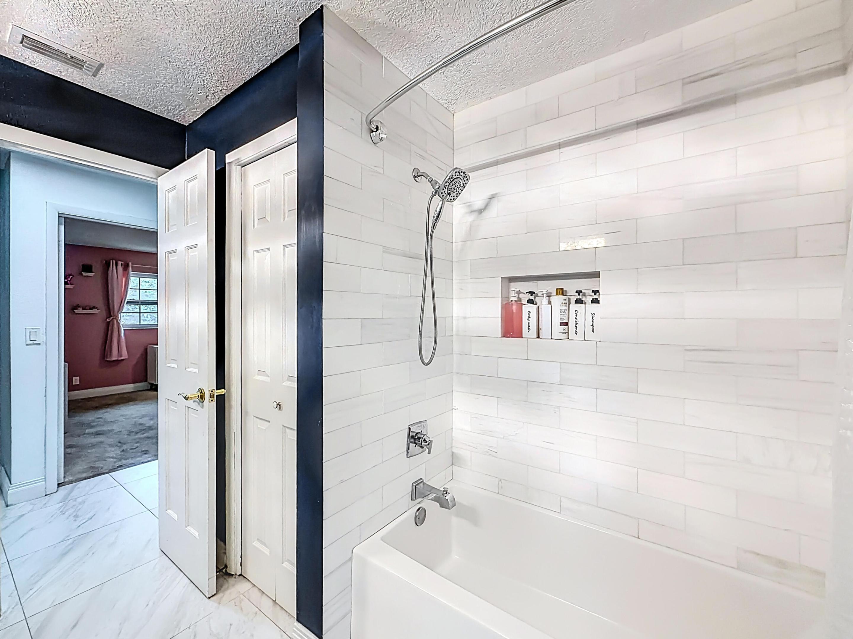 CORAL SPRINGS LAKES - Residential