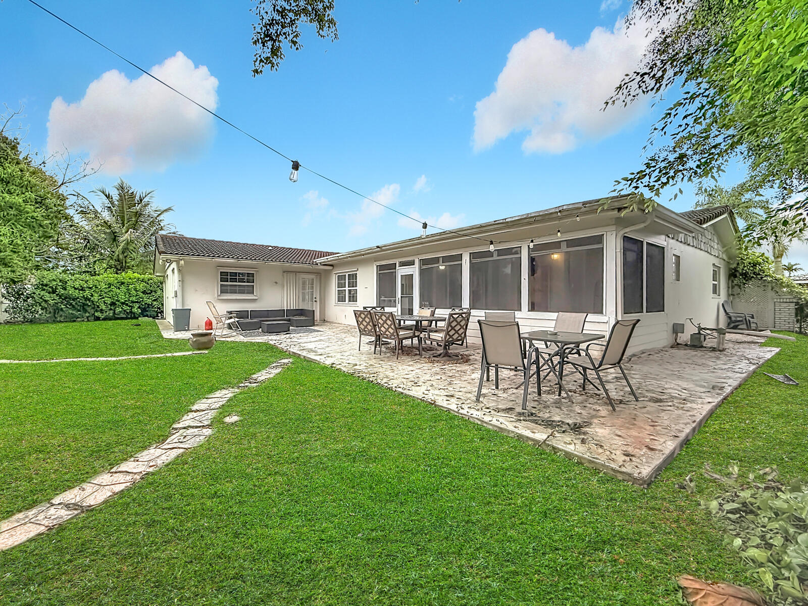 CORAL SPRINGS LAKES - Residential