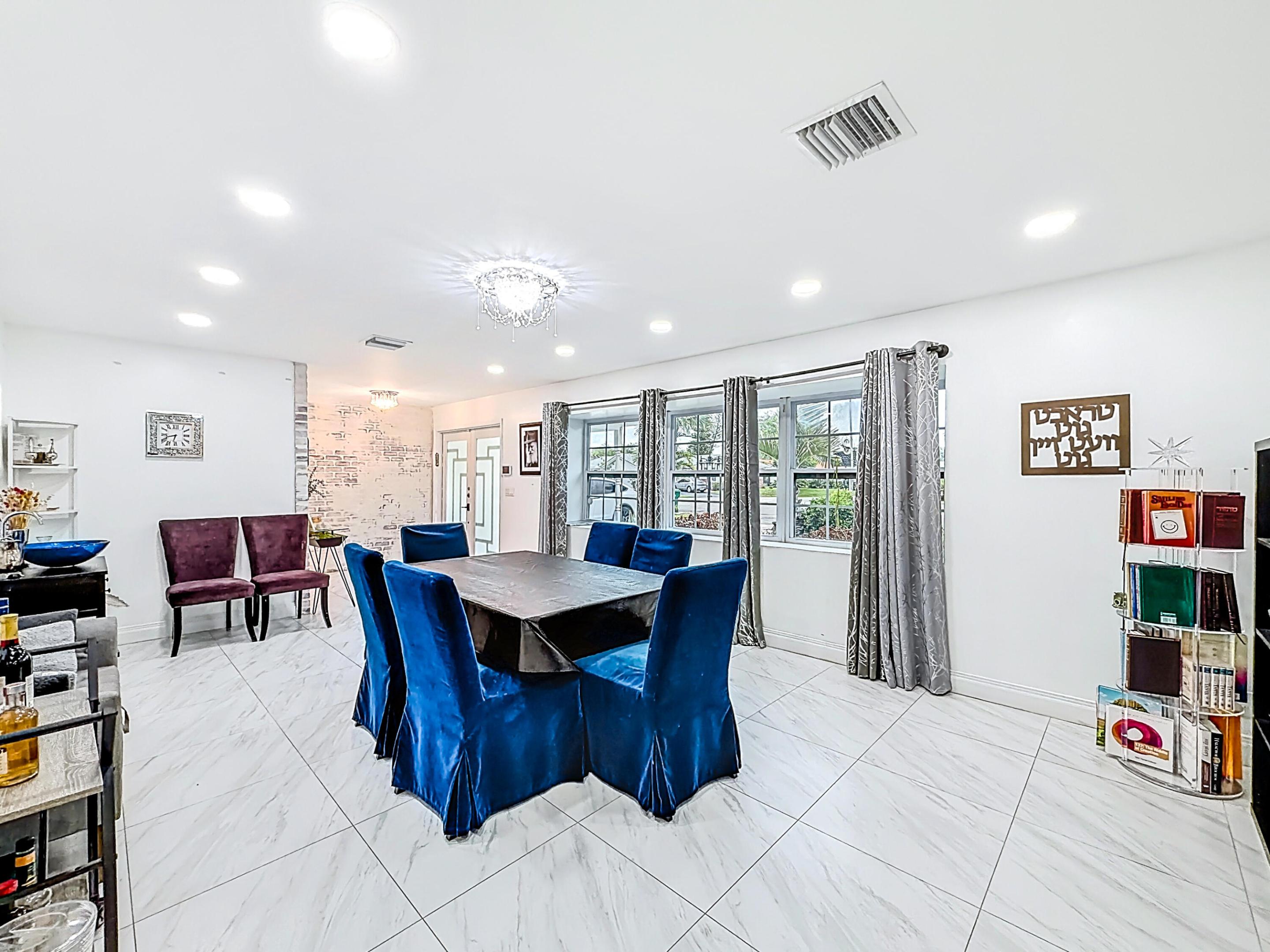 CORAL SPRINGS LAKES - Residential