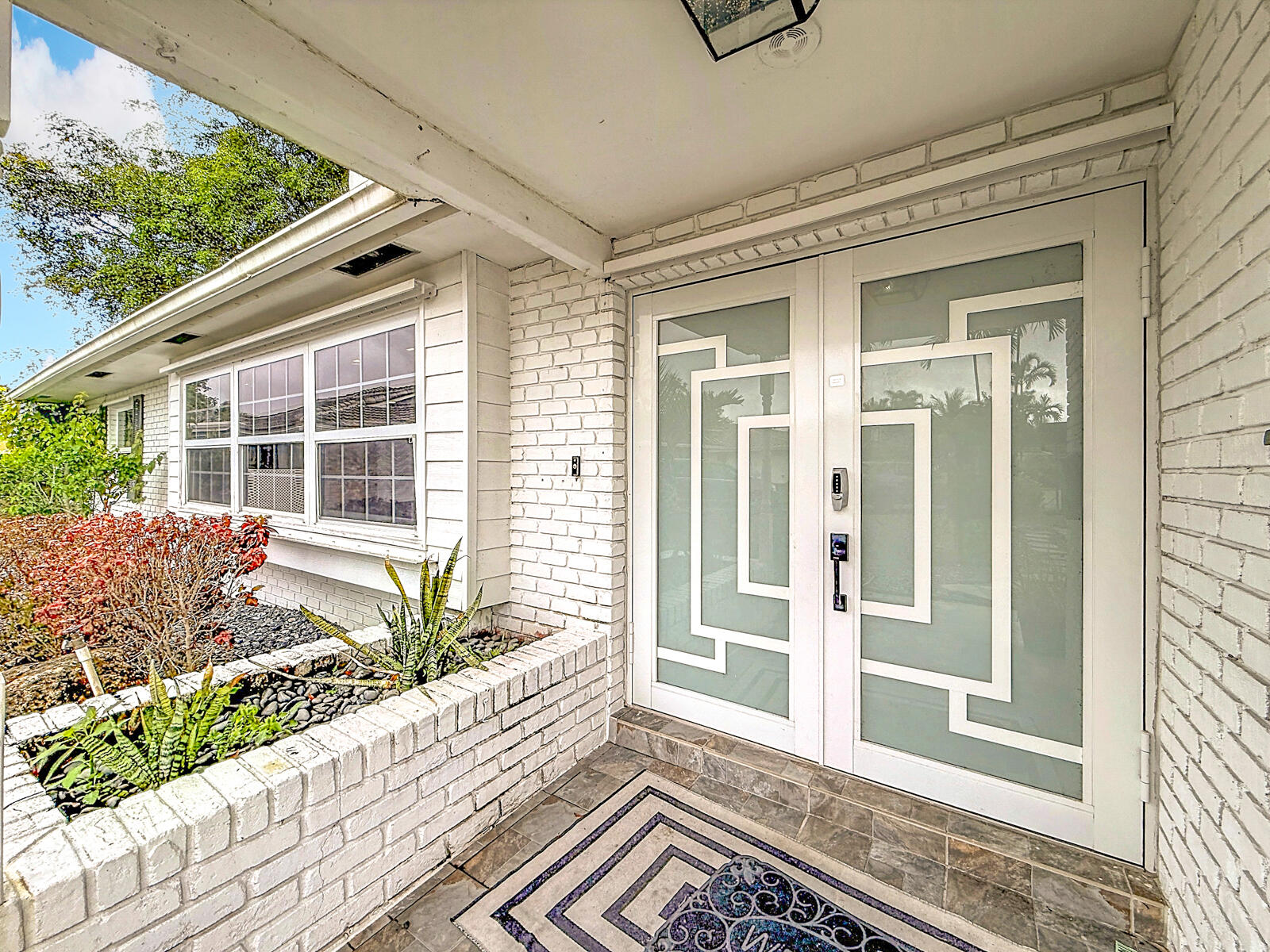 CORAL SPRINGS LAKES - Residential