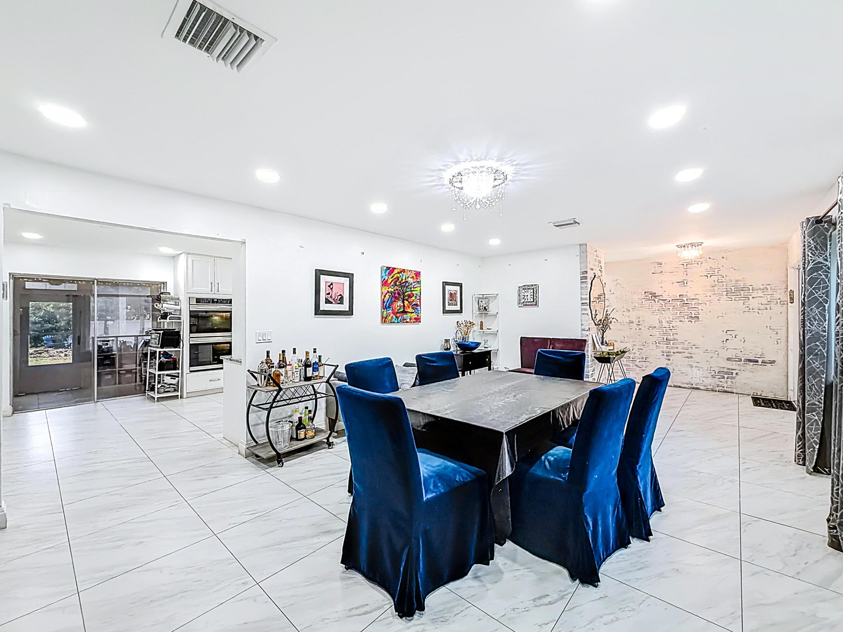 CORAL SPRINGS LAKES - Residential