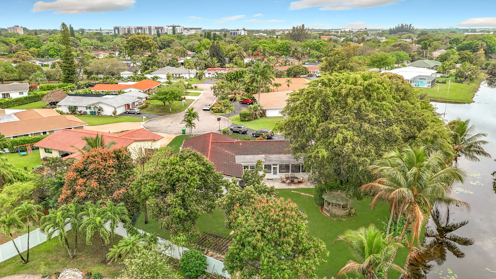 CORAL SPRINGS LAKES - Residential