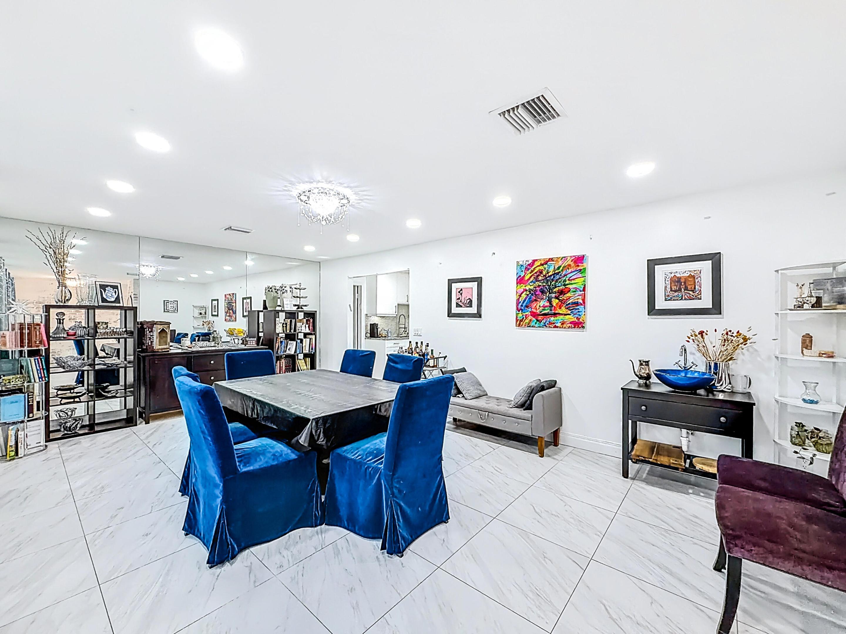 CORAL SPRINGS LAKES - Residential