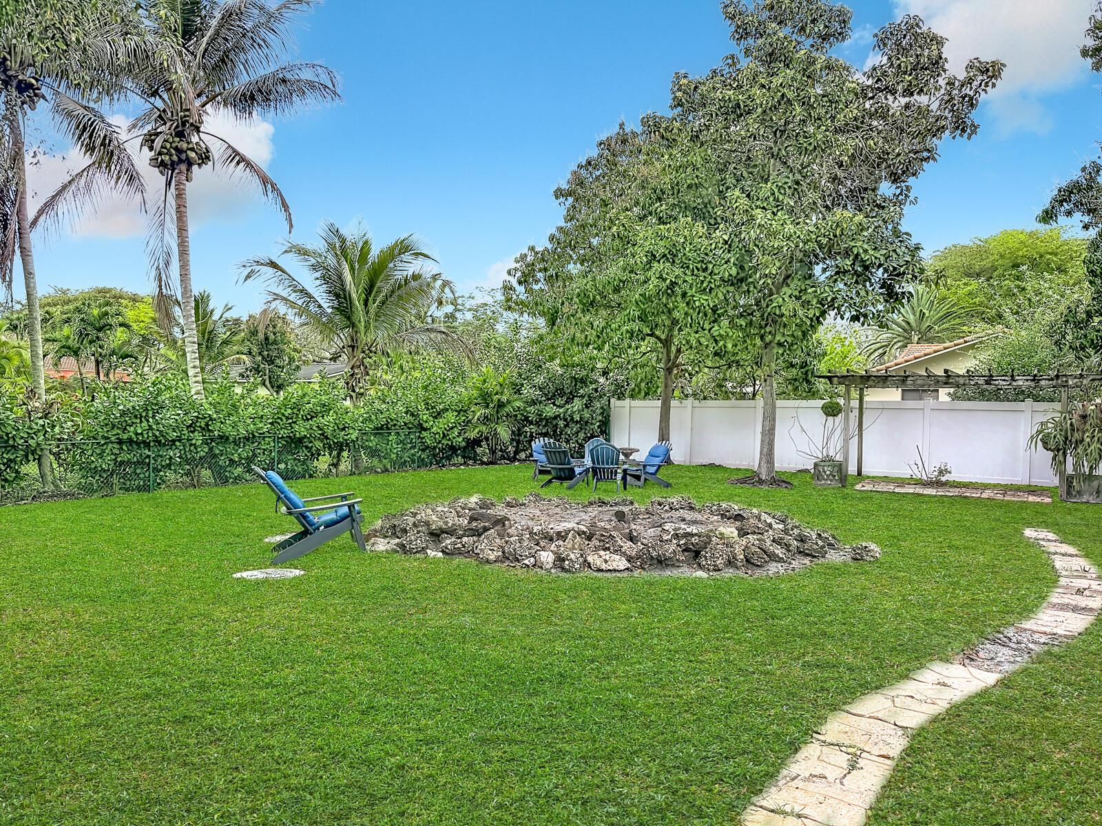 CORAL SPRINGS LAKES - Residential