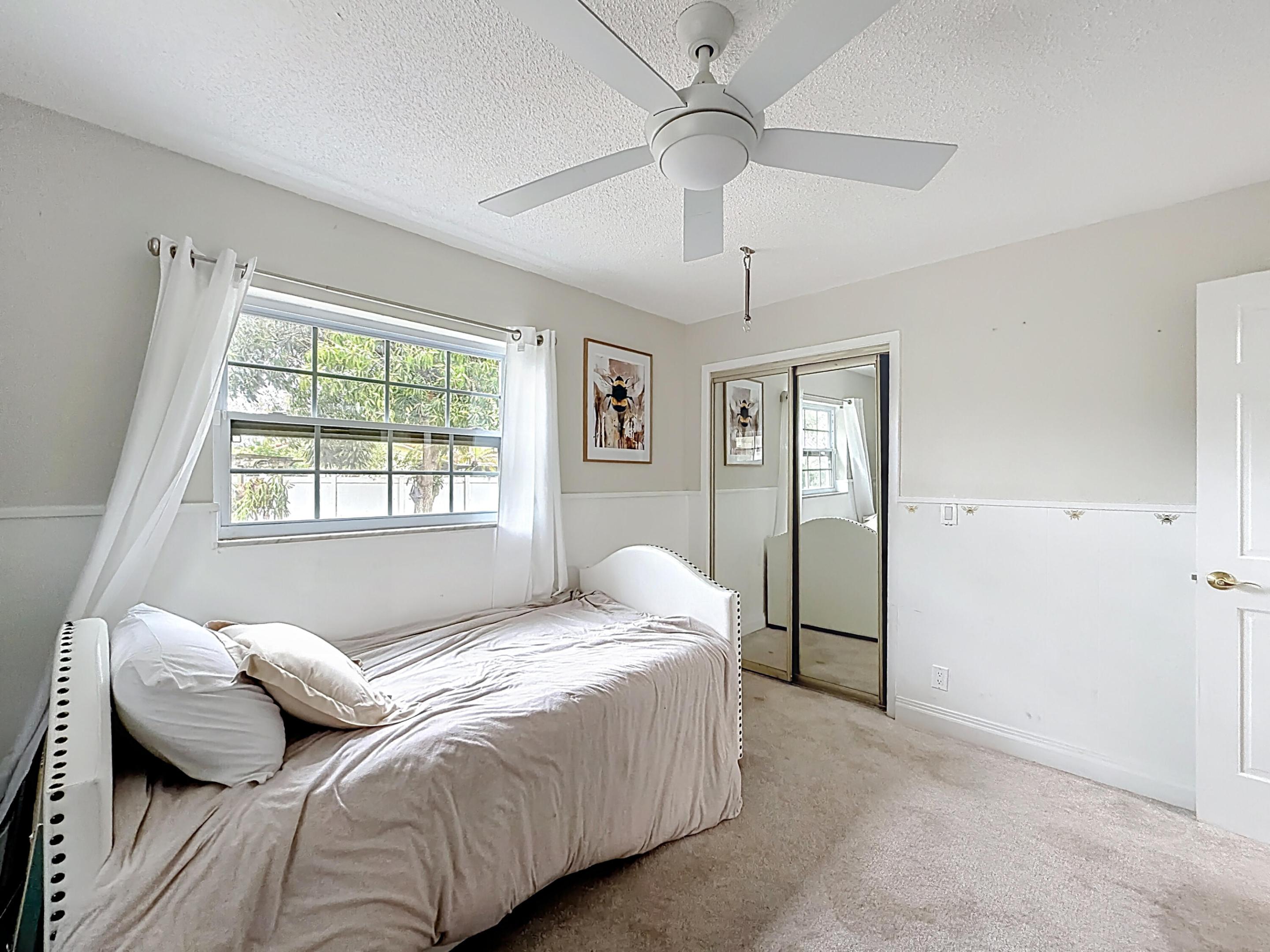 CORAL SPRINGS LAKES - Residential