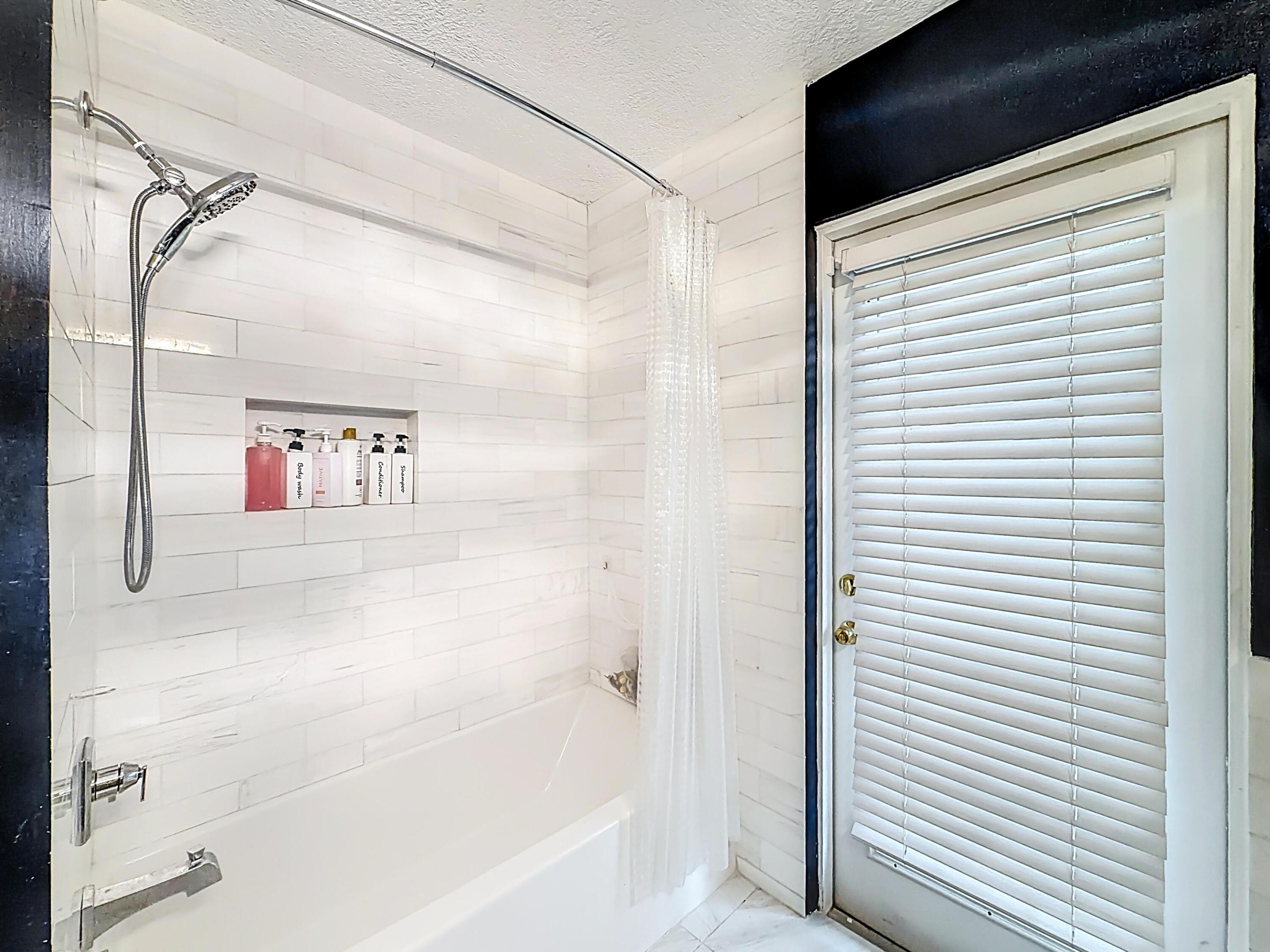 CORAL SPRINGS LAKES - Residential