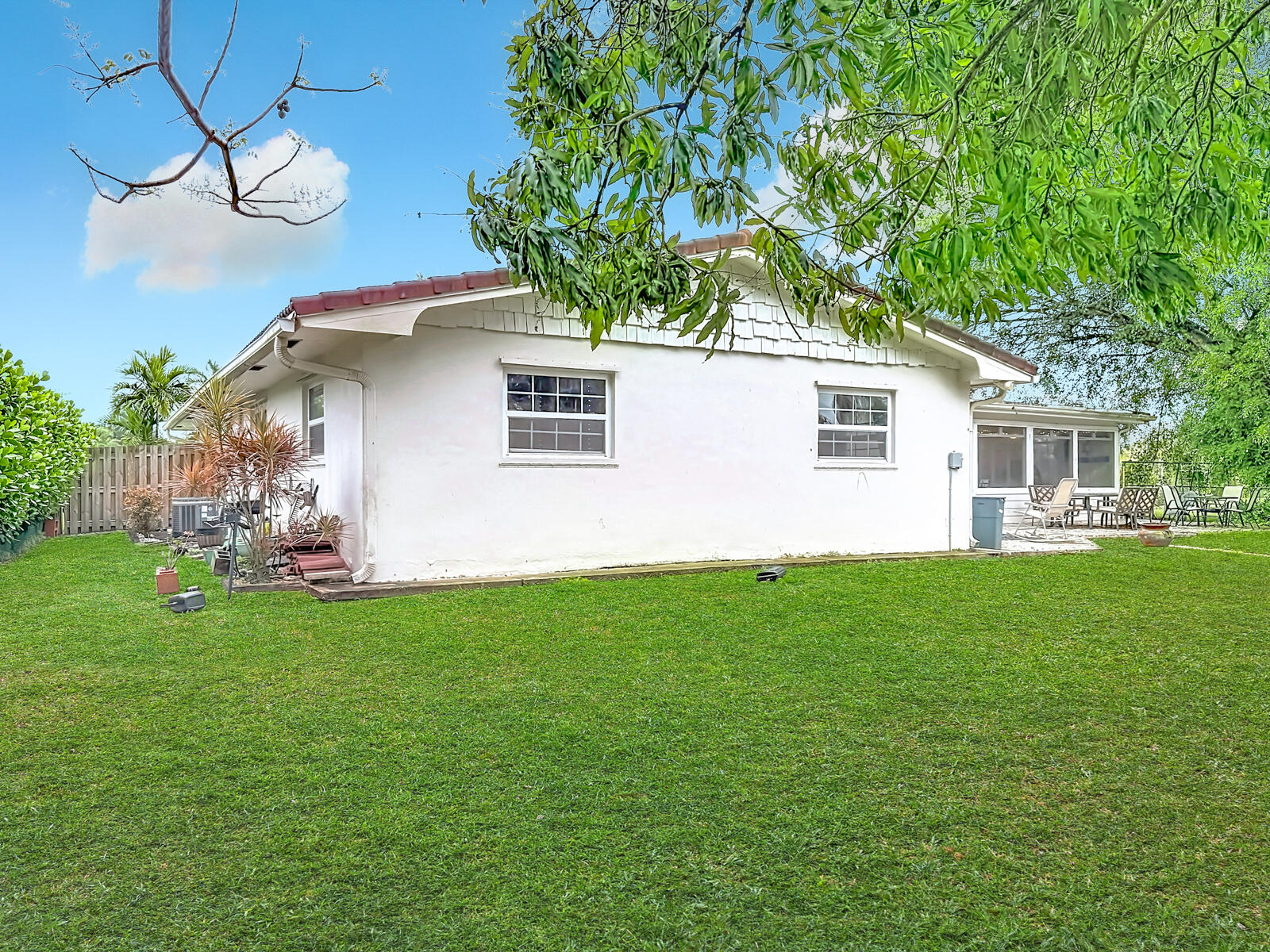 CORAL SPRINGS LAKES - Residential