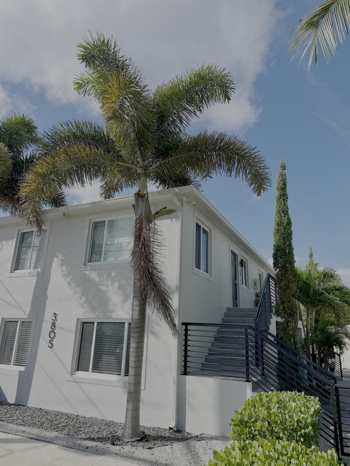 ESTATES OF SOUTH PALM BEA - Residential Lease