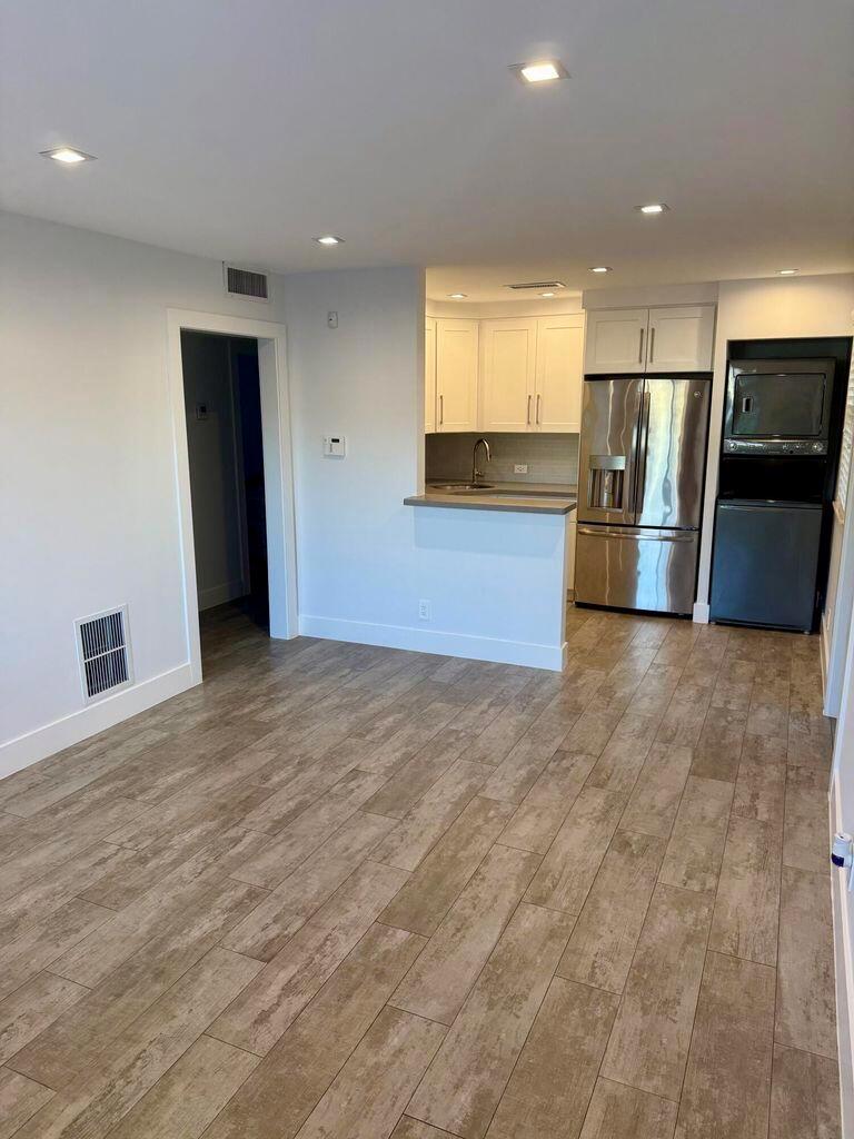 ESTATES OF SOUTH PALM BEA - Residential Lease