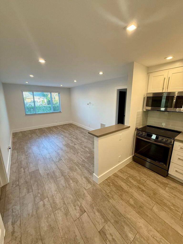 ESTATES OF SOUTH PALM BEA - Residential Lease