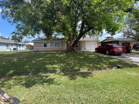 1041 SE Spinnaker Avenue, Port St Lucie, FL MLS: R11084161