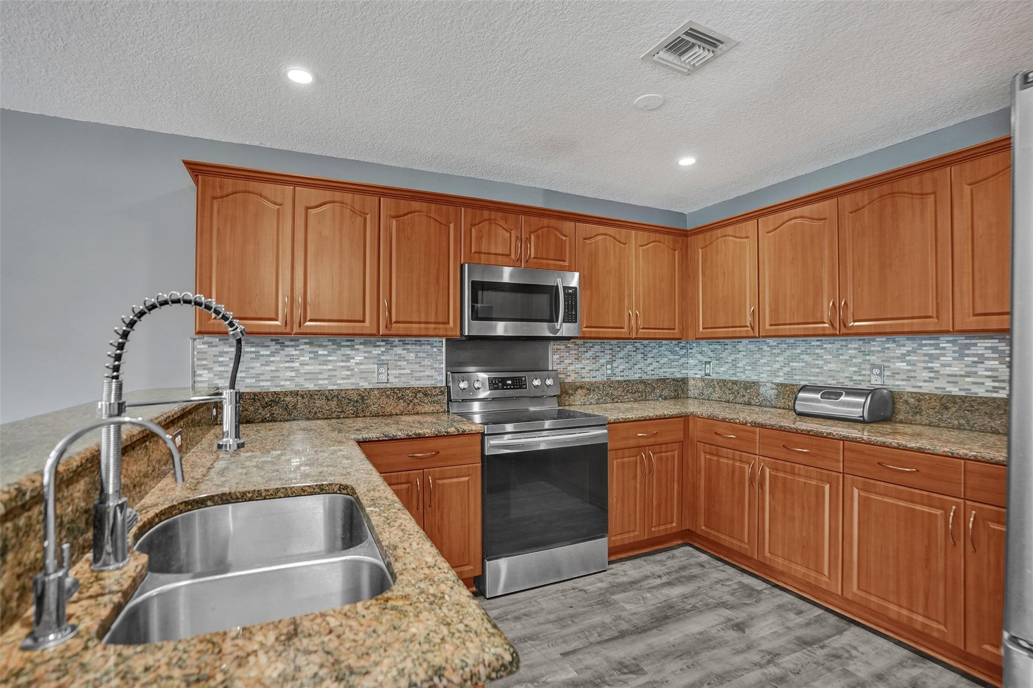 4055 Eastridge Drive