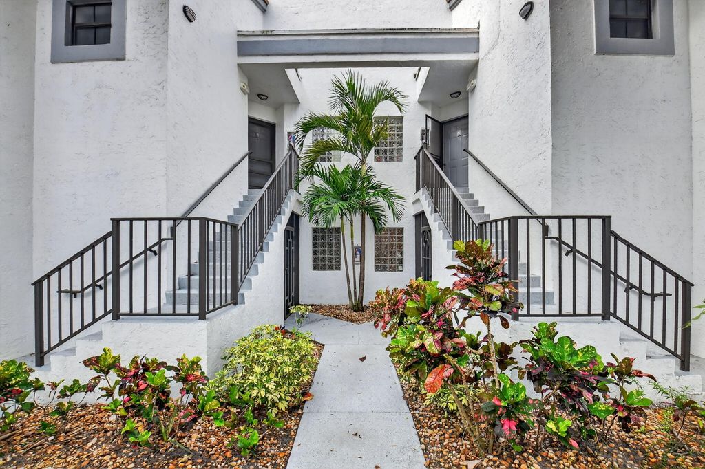 Photo of 5475 Verona Drive #F, Boynton Beach, FL 33437 (MLS # R11110699)