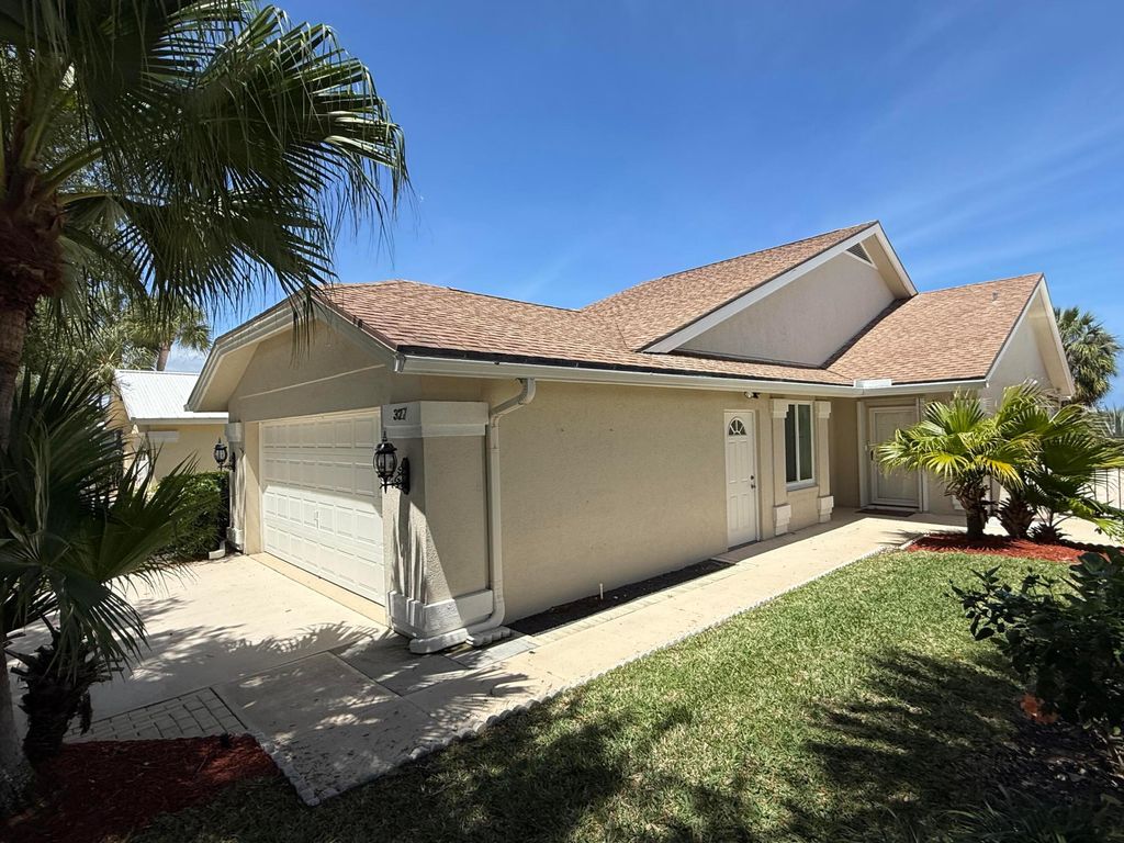 Photo of 327 Ridge Road, Jupiter, FL 33477 (MLS # B26010438)