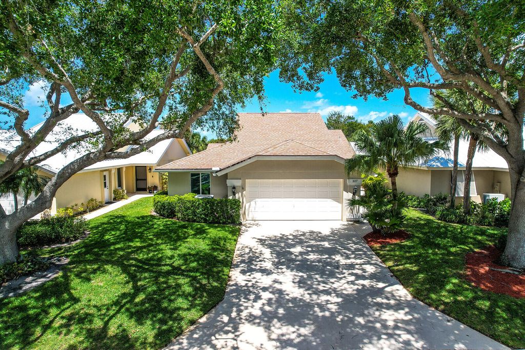 Photo of 327 Ridge Road, Jupiter, FL 33477 (MLS # B26010438)