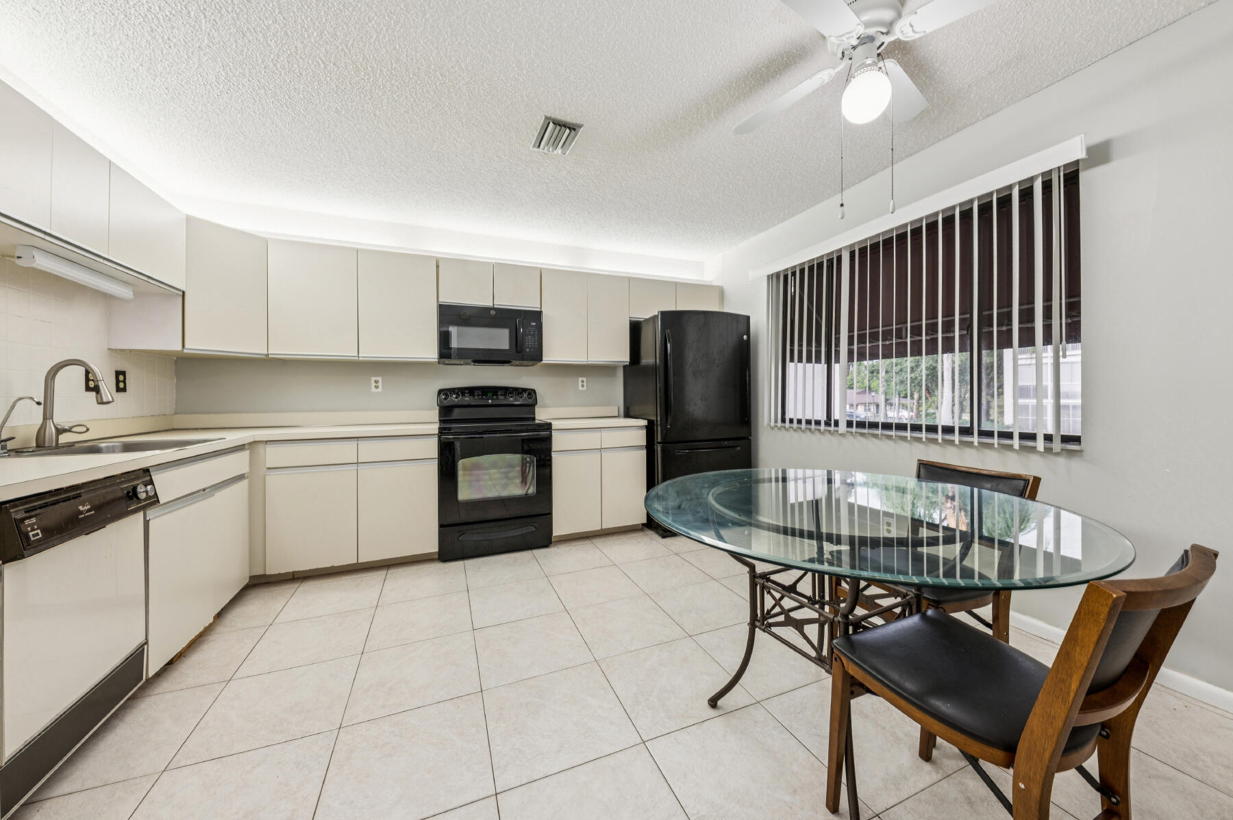 5040 Rose Hill Drive 204