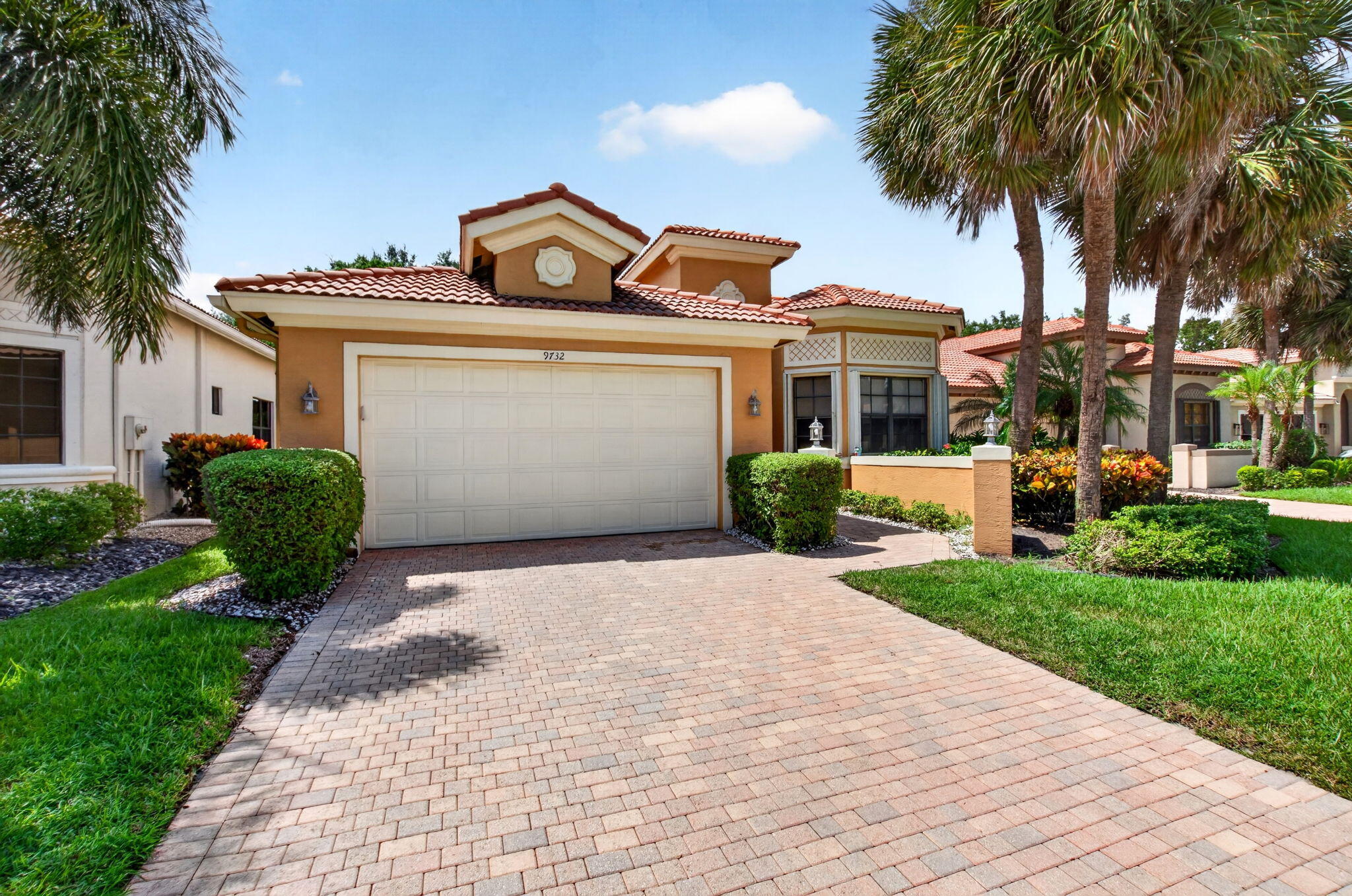 9732 Isles Cay Drive
