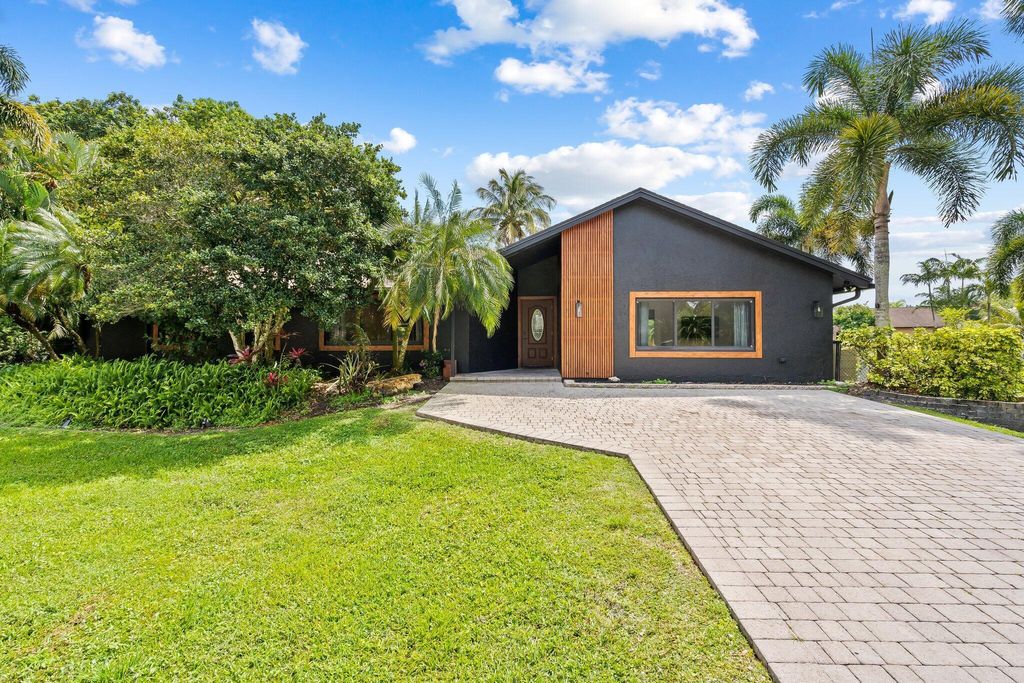 Photo of 20210 SW 49 Court, Southwest Ranches, FL 33332 (MLS # R10976717)