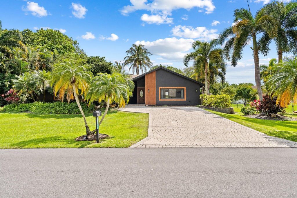 Photo of 20210 SW 49 Court, Southwest Ranches, FL 33332 (MLS # R10976717)