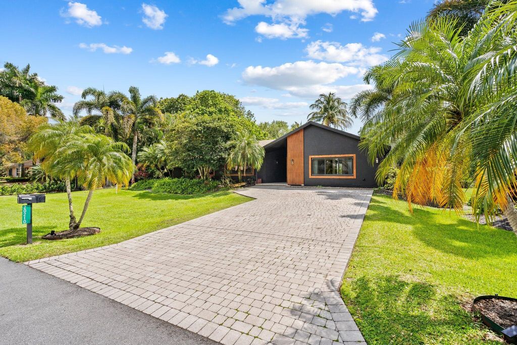 Photo of 20210 SW 49 Court, Southwest Ranches, FL 33332 (MLS # R10976717)