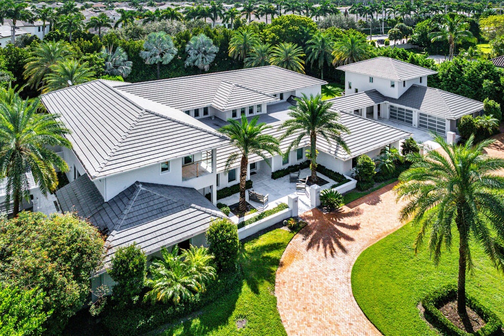 Photo of 17552 FIELDBROOK Circle E, Boca Raton, FL 33496 (MLS # B26091133)