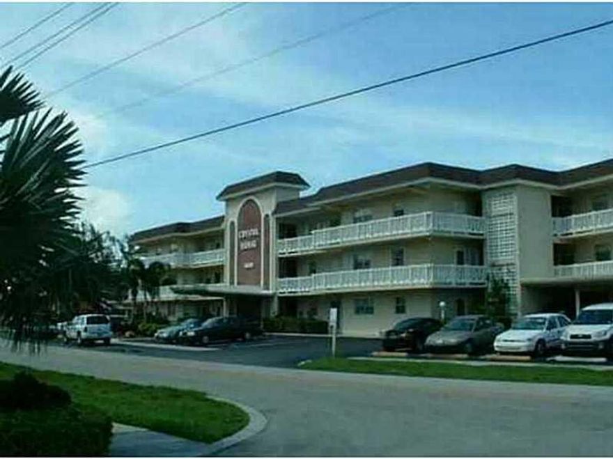 Beautiful renovated 1 bedroom, 1 & 1/2 bath condo on ground floor with amazing views of the pool and golf course.  Washer & dryer in unit, Brand new granite kitchen with all new appliances and new cabinets, large bedroom with walk in closet. Every fan, li ght switch, is brand new.  Water/sewer and trash included in rent. Great location mins to turnpike and 95. The building is extremely well maintained. Large family room. Great local landlord easy to work with