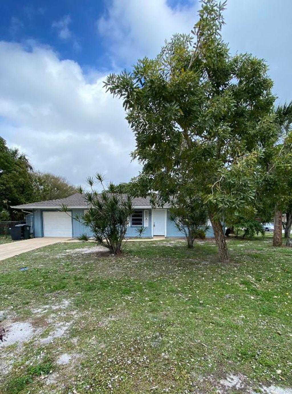 Photo of 1304 Kentucky Avenue, Fort Pierce, FL 34950 (MLS # R10945118)