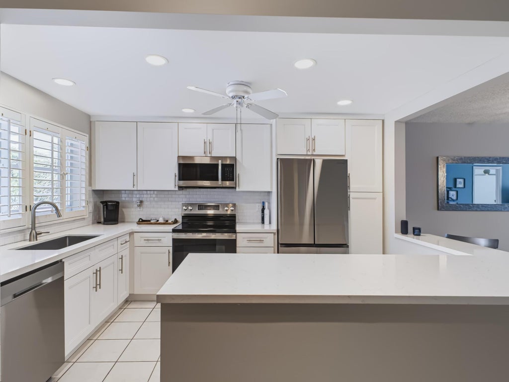 Photo of 2010 S FEDERAL Highway #308, Boynton Beach, FL 33435 (MLS # B26087374)