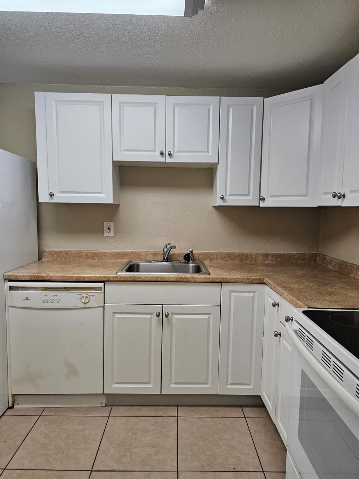 HERITAGE CIRCLE CONDO - Residential