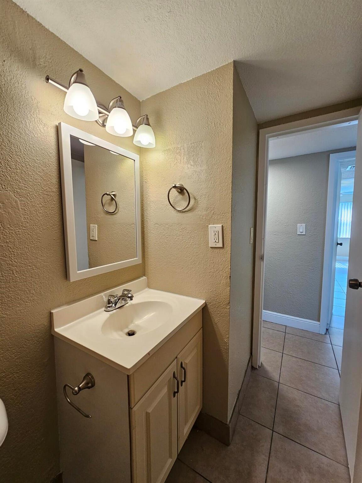 HERITAGE CIRCLE CONDO - Residential