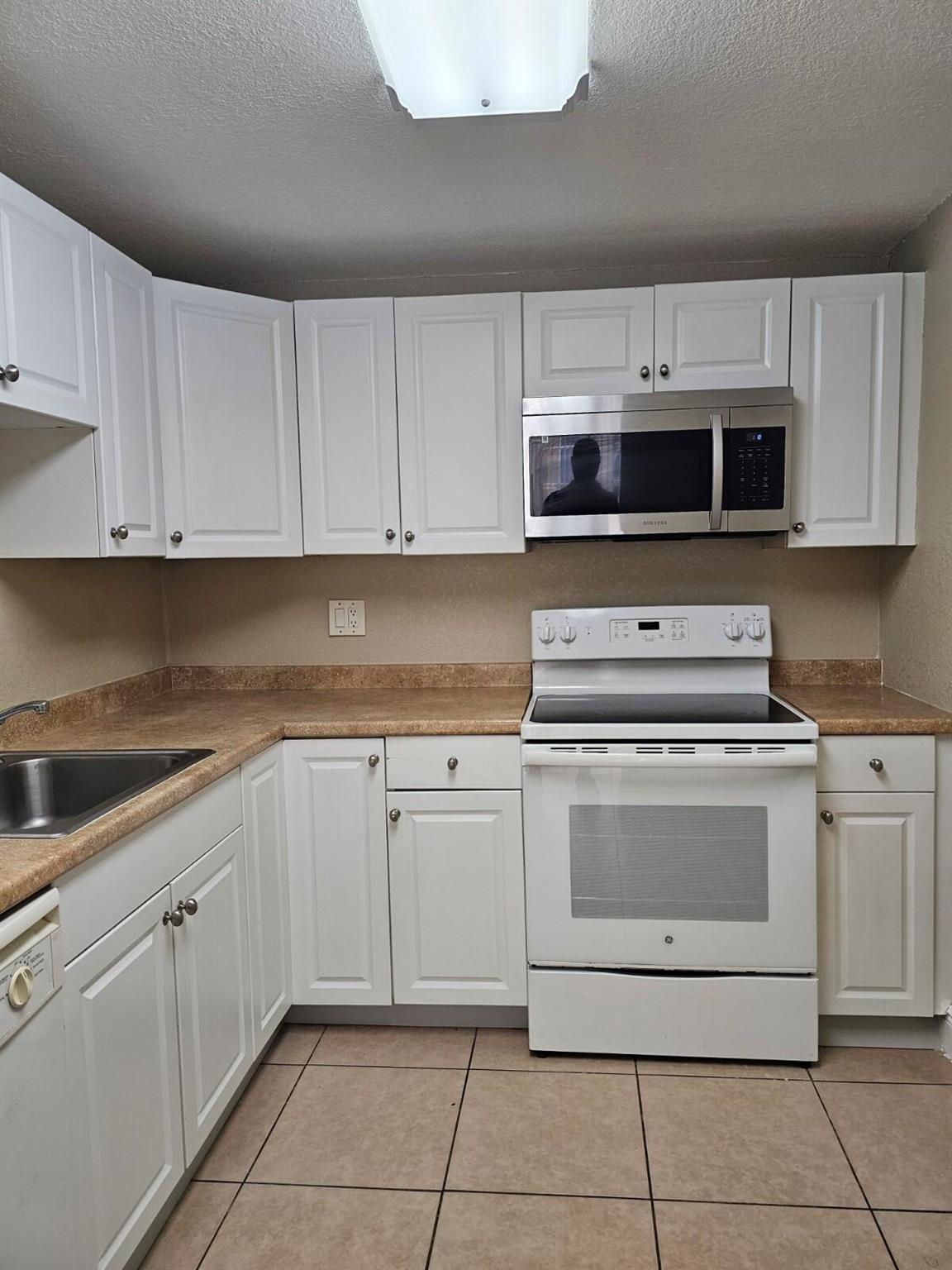 HERITAGE CIRCLE CONDO - Residential