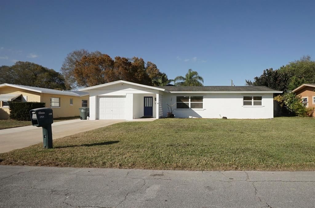 Photo of 1016 Hispana Avenue, Fort Pierce, FL 34982 (MLS # R10689185)