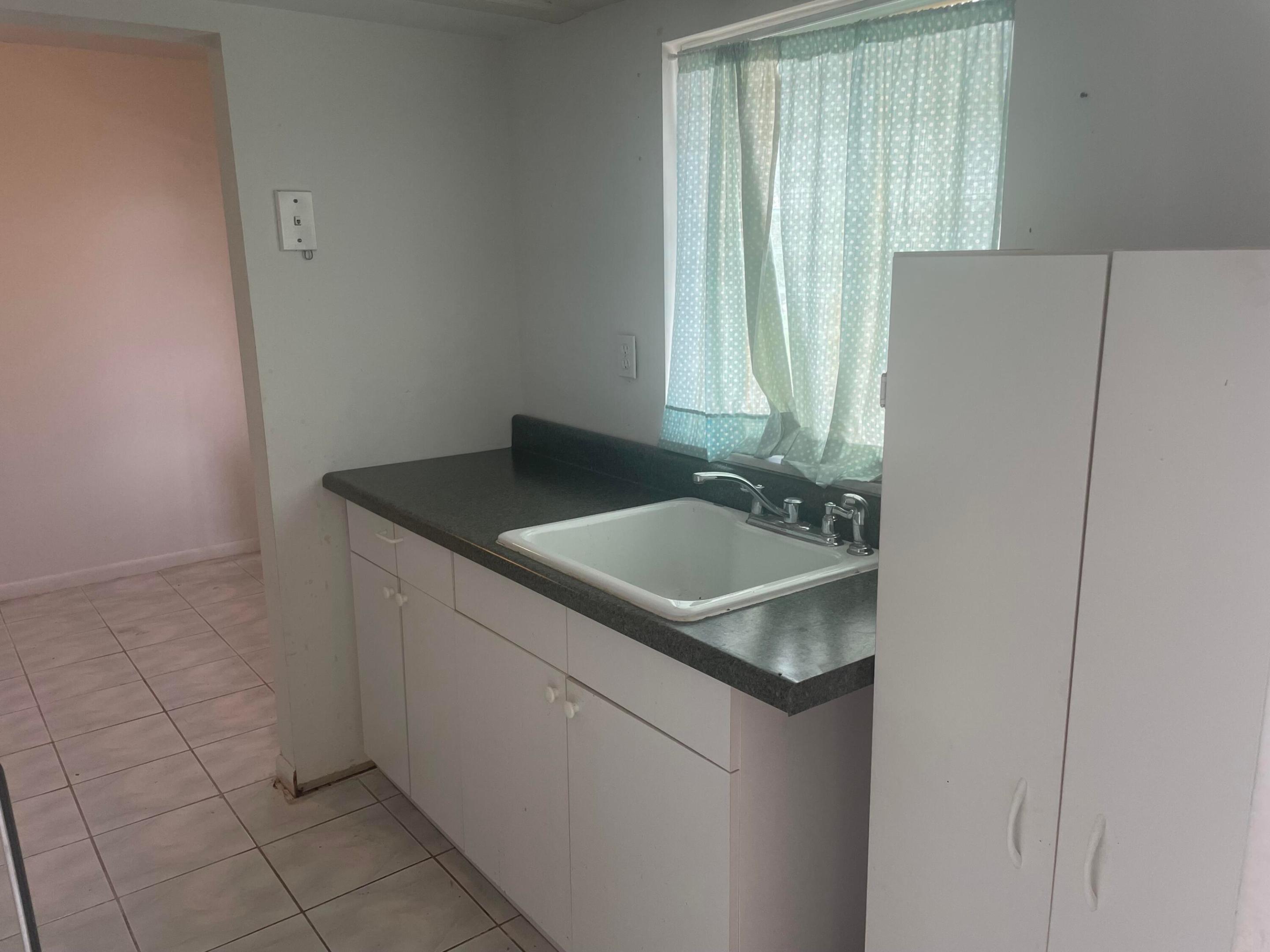 GOLFS EDGE CONDOS A THRU G - Residential