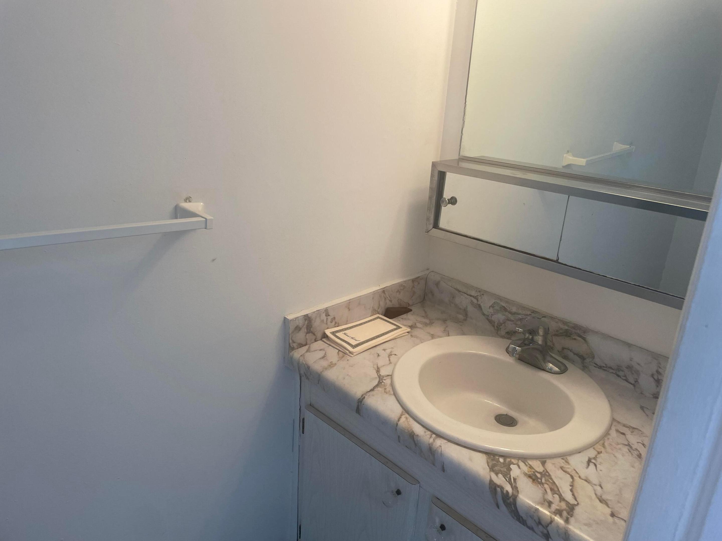 GOLFS EDGE CONDOS A THRU G - Residential