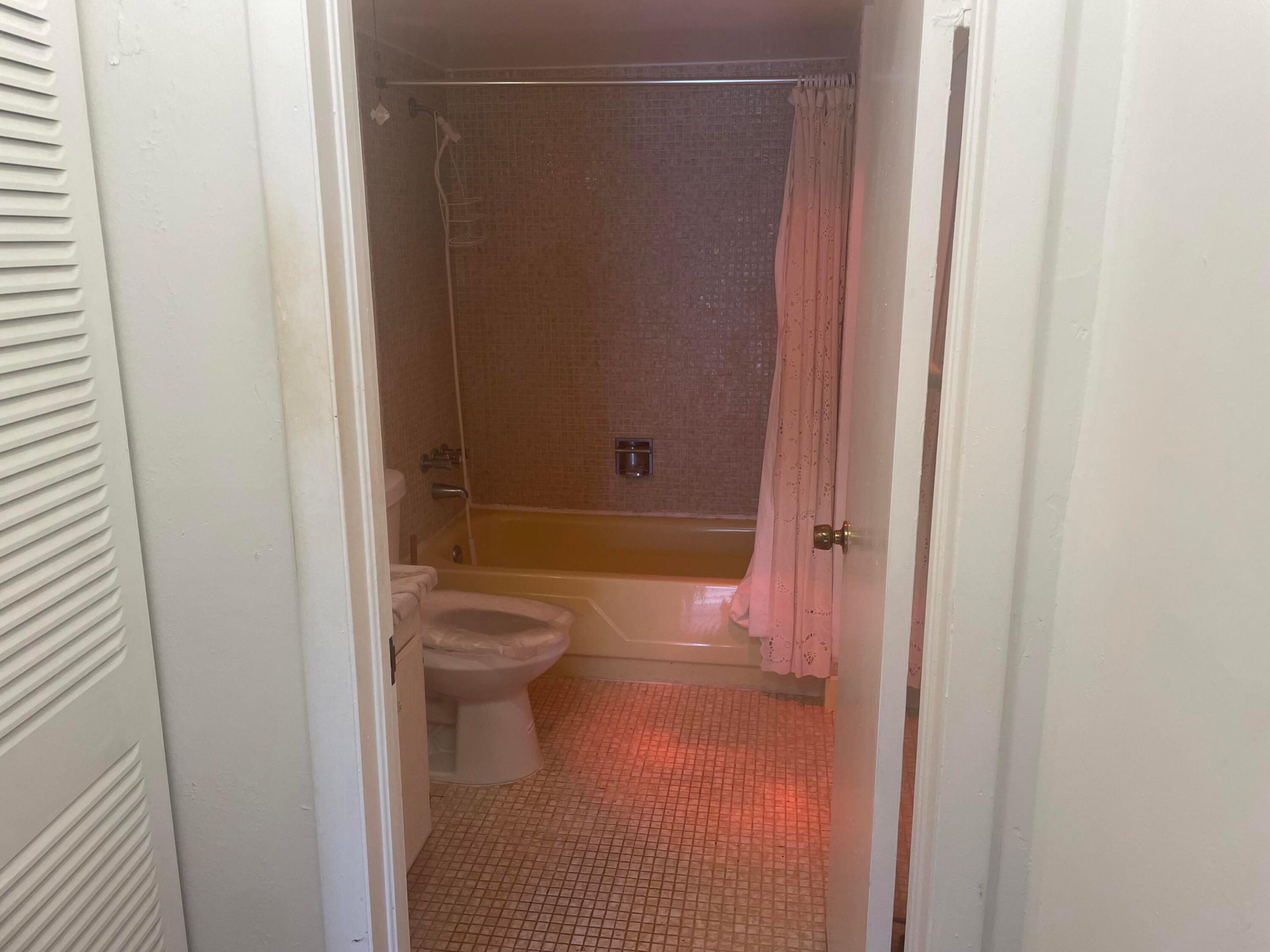 GOLFS EDGE CONDOS A THRU G - Residential