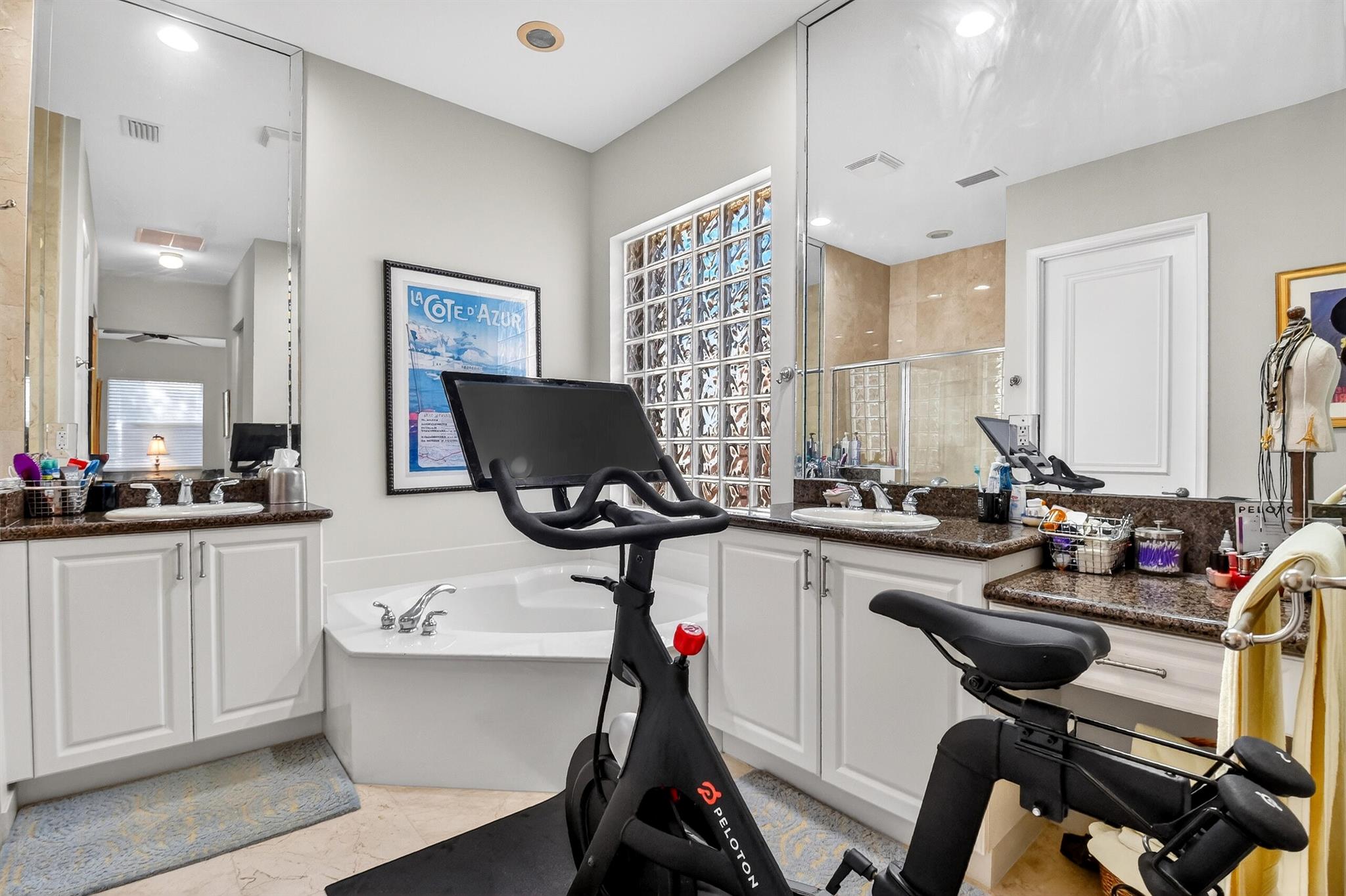 VALENCIA PALMS - Residential