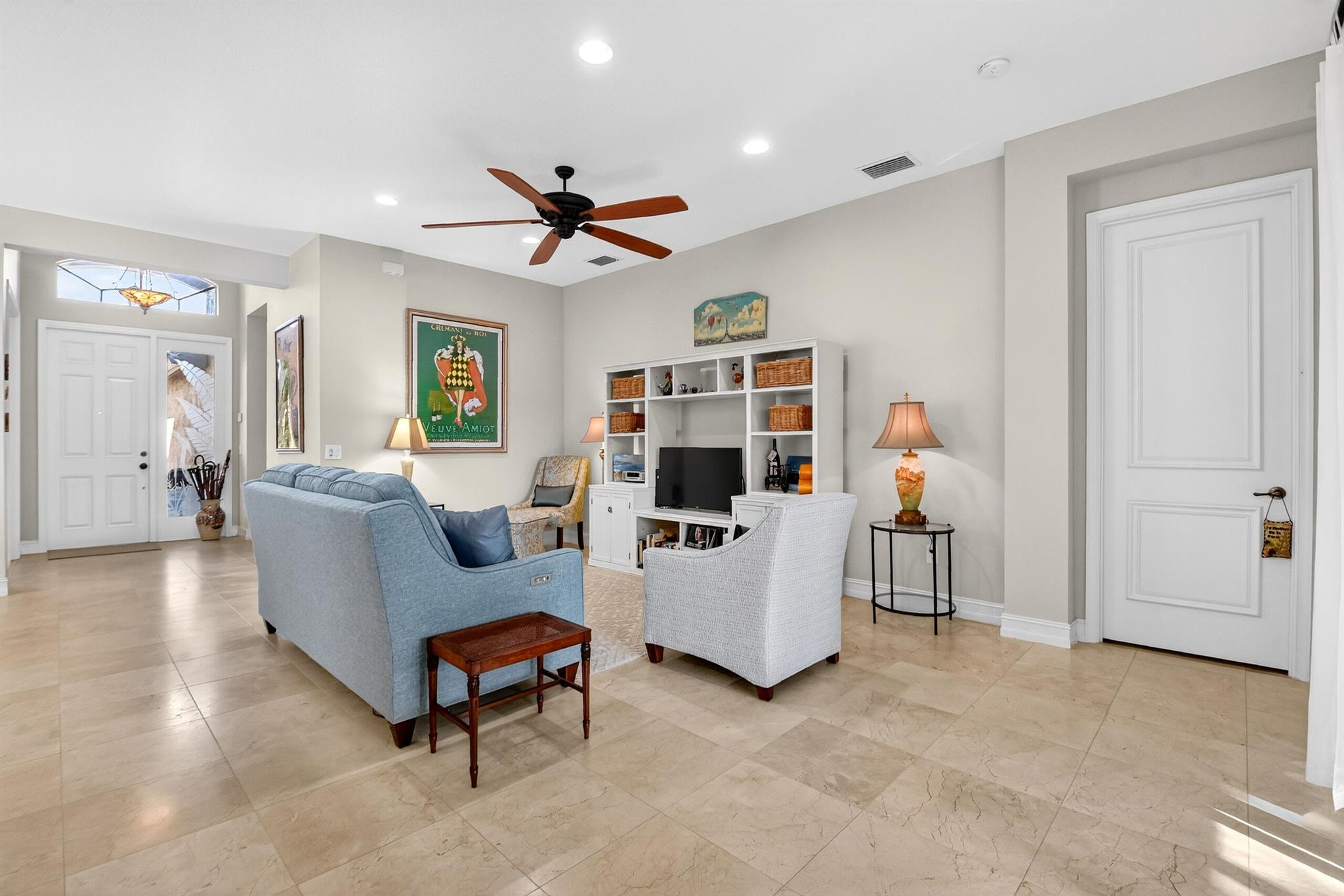 VALENCIA PALMS - Residential