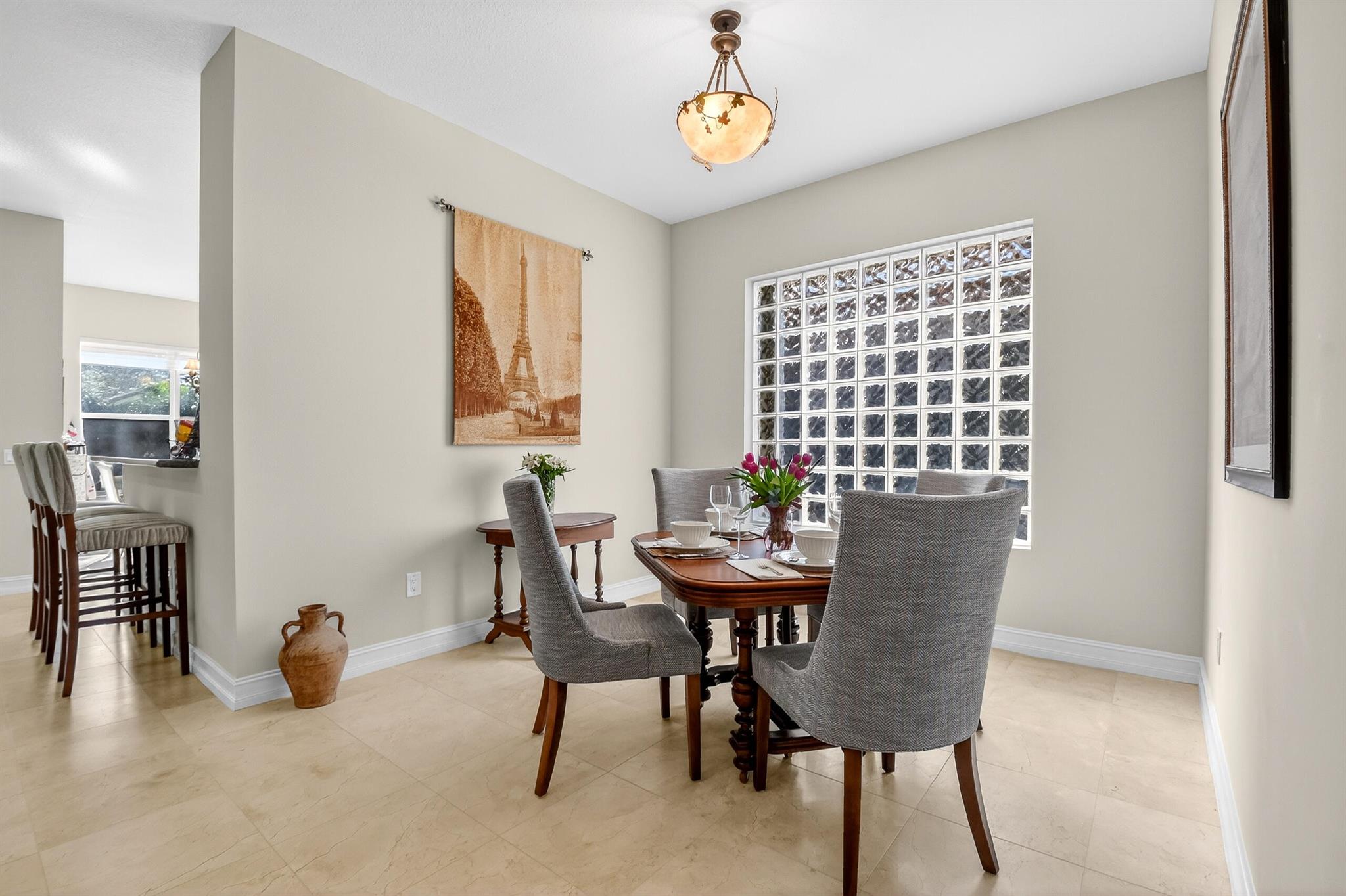 VALENCIA PALMS - Residential