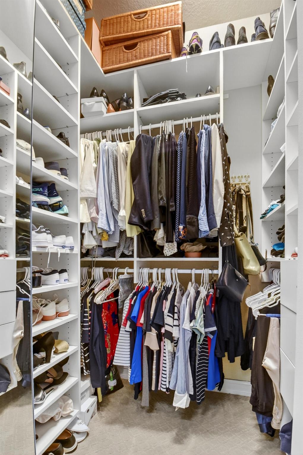 VALENCIA PALMS - Residential