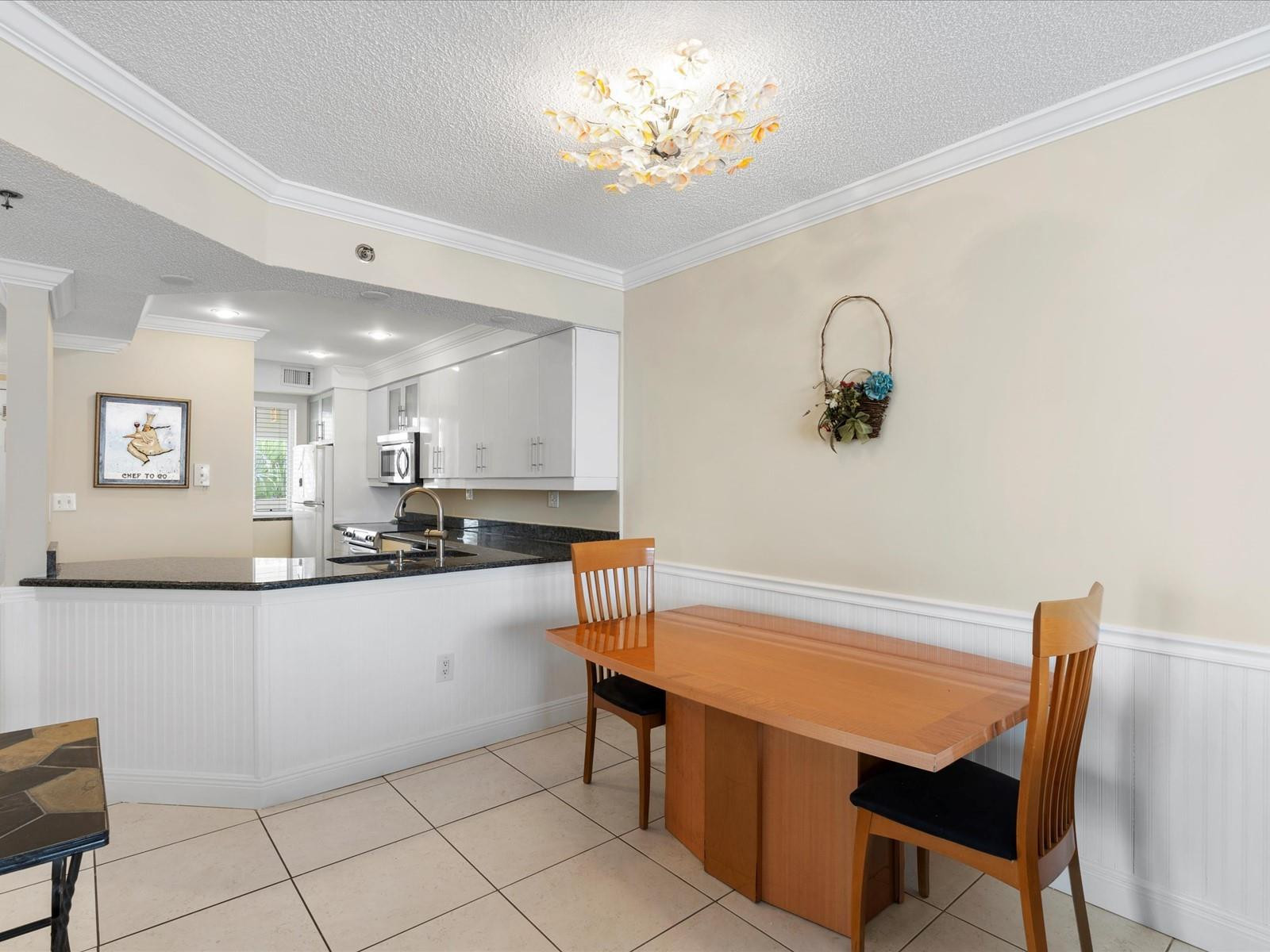 LES PELICANS (THE PELICAN) - Residential Lease