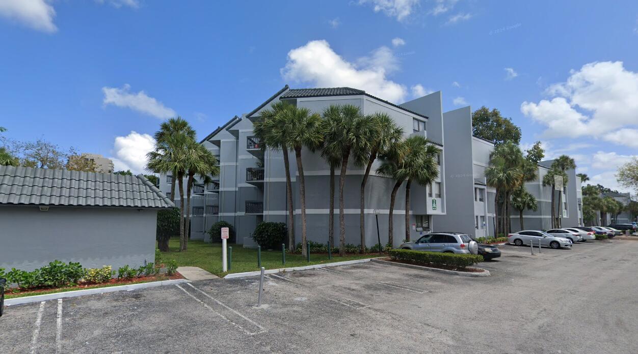 Spacious and bright 2-bedroom, 2-bathroom condo ideally located in the heart of West Palm Beach. This second-floor unit features an open-concept living and dining area, a walk in closet and private balcony with large sliding doors that fill the space with natural light. The kitchen comes equipped with modern appliances, ample cabinet space, and a convenient layout for easy meal prep. $100/month flat fee for water. Deposit-Free Option Available:Qualify for a deposit-free move-in through Obligo. This fast and simple process helps you avoid paying a traditional cash deposit.