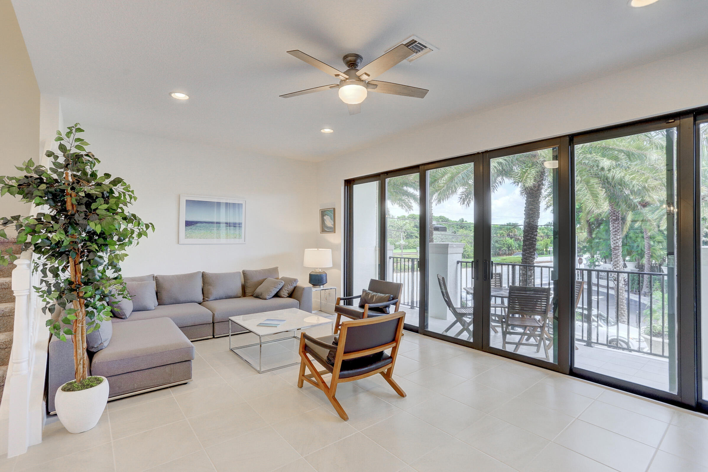 CASA DEL MAR - Residential Lease