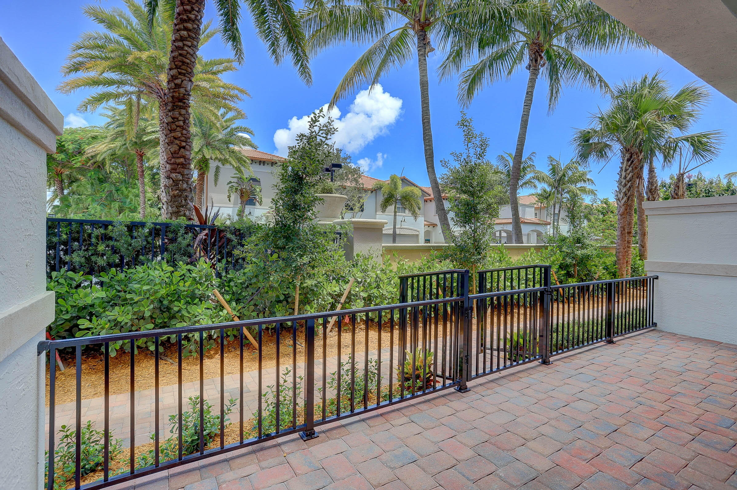 CASA DEL MAR - Residential Lease