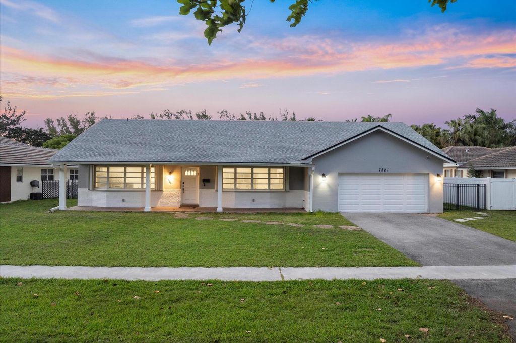 Photo of 7521 SW 1st Street, Plantation, FL 33317 (MLS # B26021335)